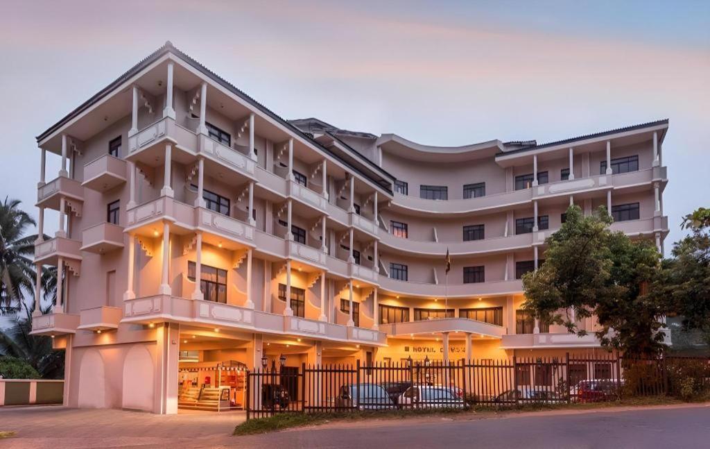 Devon Hotel Канди Екстериор снимка