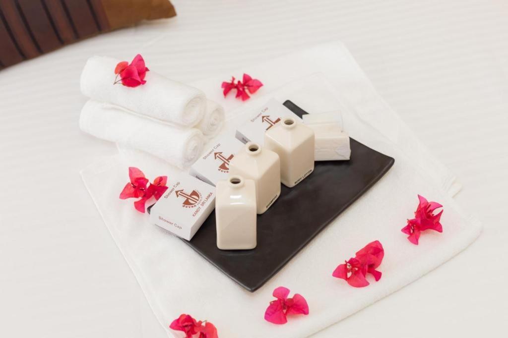 Devon Hotel Канди Екстериор снимка