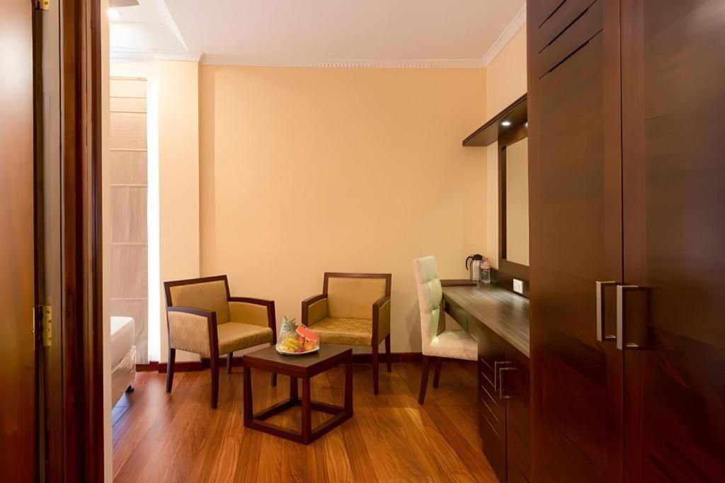 Devon Hotel Канди Екстериор снимка