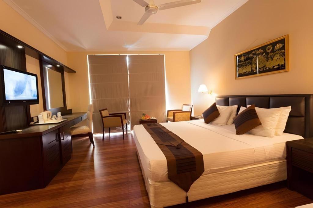 Devon Hotel Канди Екстериор снимка