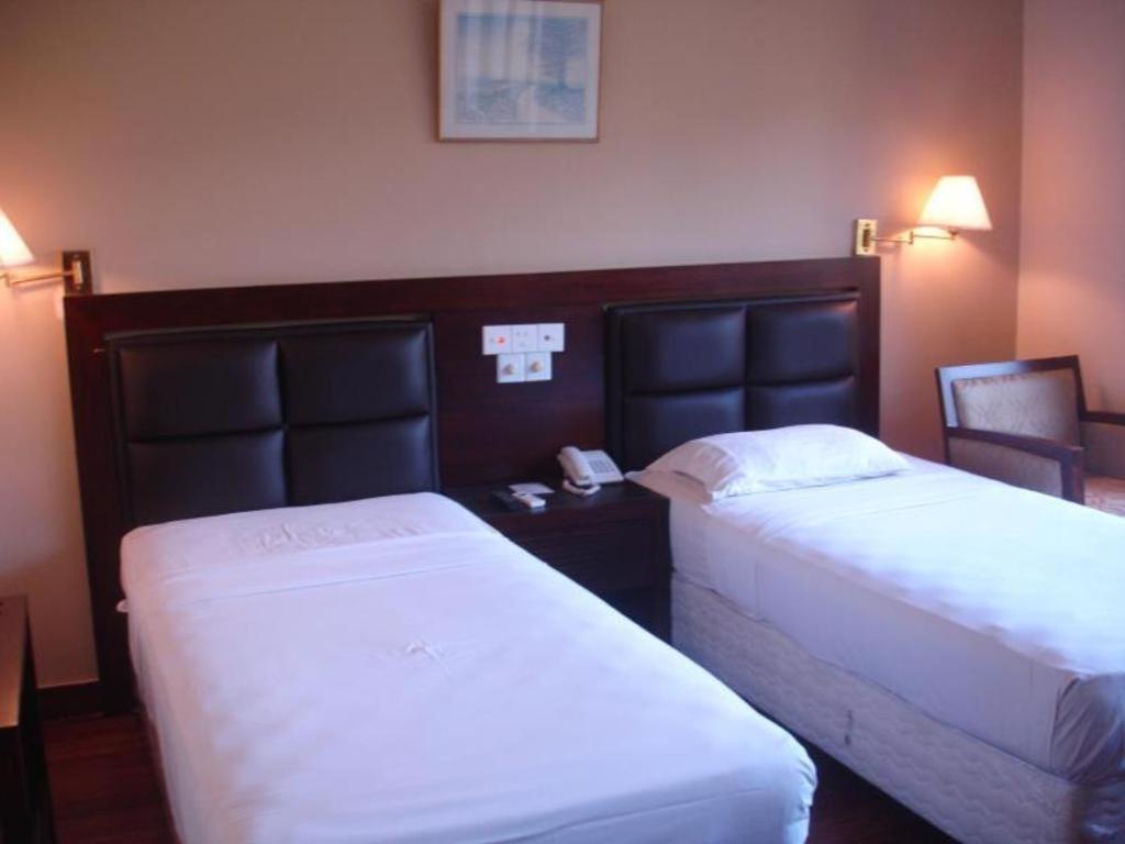 Devon Hotel Канди Екстериор снимка