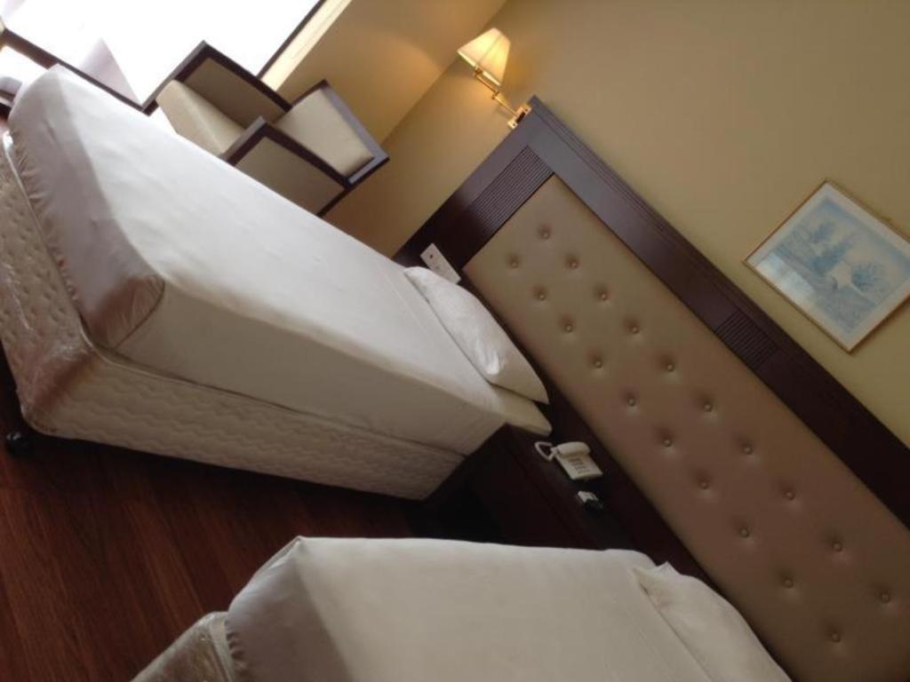 Devon Hotel Канди Екстериор снимка