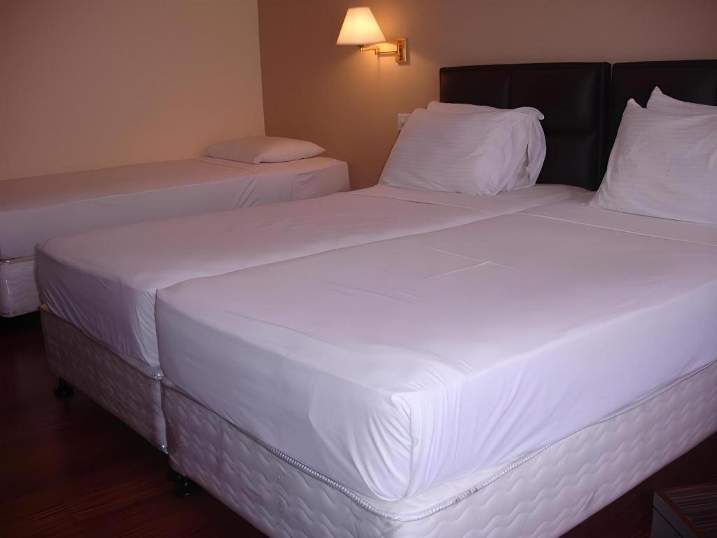 Devon Hotel Канди Екстериор снимка