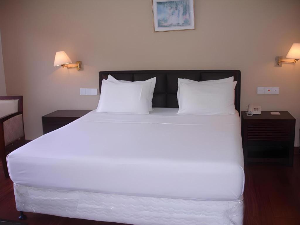 Devon Hotel Канди Екстериор снимка