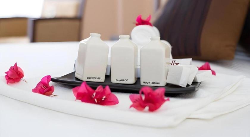 Devon Hotel Канди Екстериор снимка