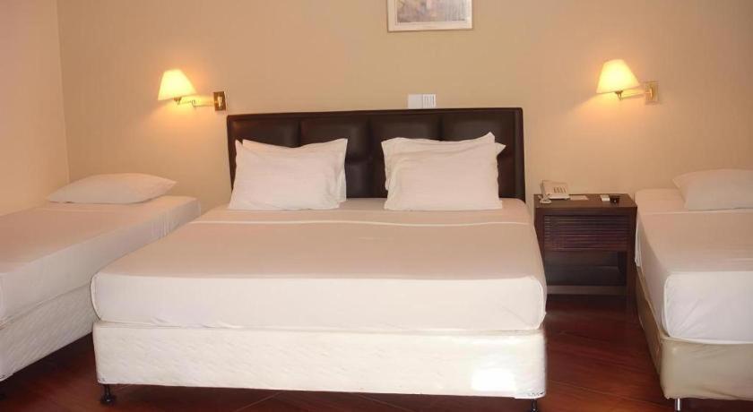 Devon Hotel Канди Екстериор снимка