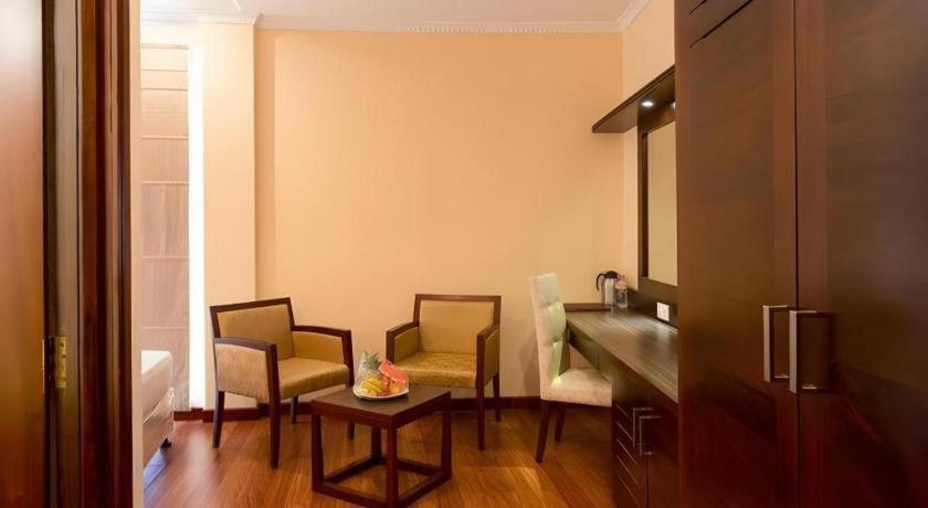 Devon Hotel Канди Екстериор снимка