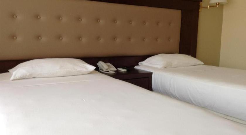 Devon Hotel Канди Екстериор снимка