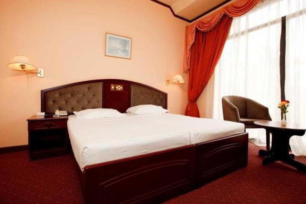 Devon Hotel Канди Екстериор снимка